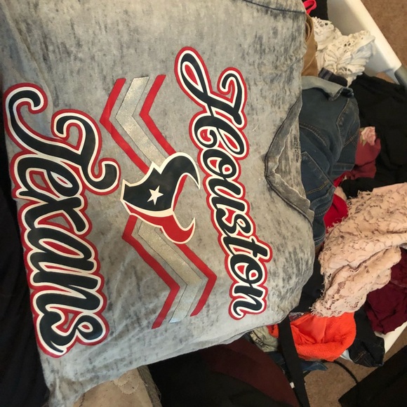 Clothes - Picture 6 of 8